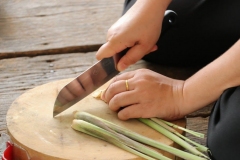 16.หั่นตะไคร้