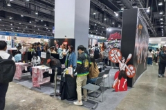 16102567-book-expo-28