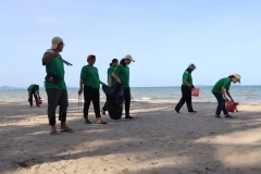 ภาพบรรยากาศกิจกรรมเก็บขยะบริเวณชาดหาดบางแสน