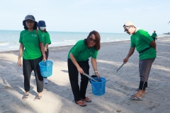ภาพบรรยากาศกิจกรรมเก็บขยะบริเวณชาดหาดบางแสน