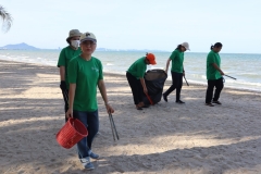 ภาพบรรยากาศกิจกรรมเก็บขยะบริเวณชาดหาดบางแสน