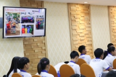 บรรยากาศการนำชมห้องสมุด