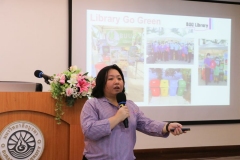 บรรยากาศการนำชมห้องสมุด