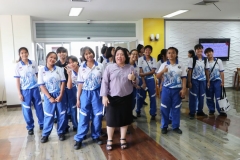 บรรยากาศการนำชมห้องสมุด