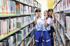 บรรยากาศการนำชมห้องสมุด