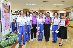 บรรยากาศการนำชมห้องสมุด