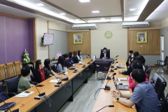 25661122-meeting-009