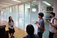 25661122-meeting-043