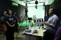 25670426-visitor-023