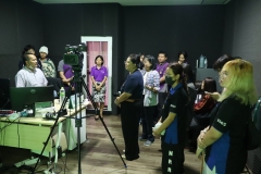 25670426-visitor-026