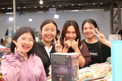 25661220-bookfair2024-065