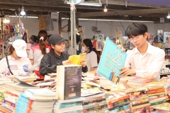 25661222-bookfair2024-017