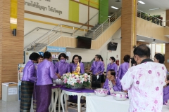 Carrying-on-Songkran-traditions-14