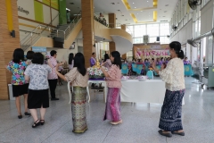 Carrying-on-Songkran-traditions-21