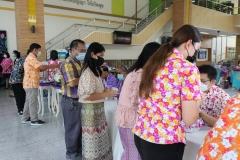 Carrying-on-Songkran-traditions-25