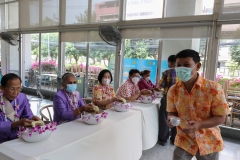 Carrying-on-Songkran-traditions-29