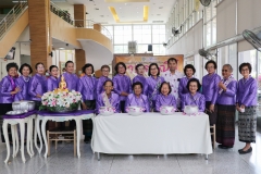 Carrying-on-Songkran-traditions-32