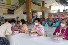 Carrying-on-Songkran-traditions-63