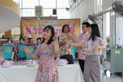 Carrying-on-Songkran-traditions-65