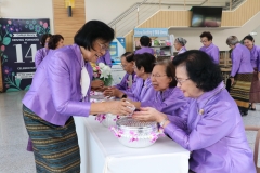 Carrying-on-Songkran-traditions-66