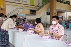 Carrying-on-Songkran-traditions-7