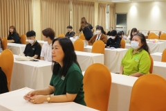 25670320-visitor-002