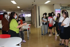 25670320-visitor-037