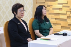 25670320-visitor-055