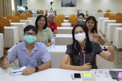 25670321-visitor-002