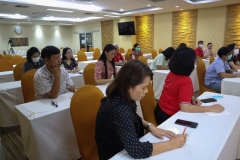 25670321-visitor-006