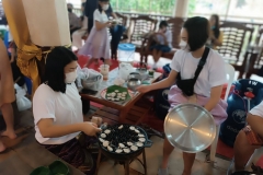 Offering-food-to-monks-65-2