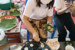 Offering-food-to-monks-65-4