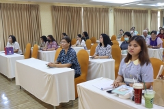 25670426-meeting-005