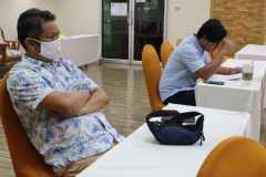 25670426-meeting-010