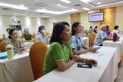 25670426-meeting-013