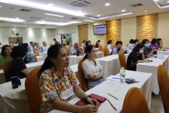 25670426-meeting-014