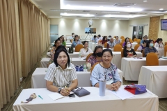 25670426-meeting-015