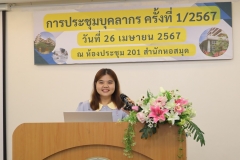 25670426-meeting-017