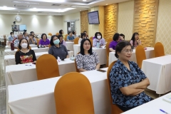 25670426-meeting-018