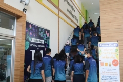 25670319-visitor-003