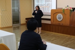 25670319-visitor-004