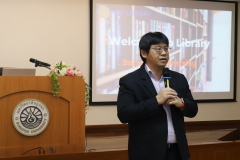 25670319-visitor-005