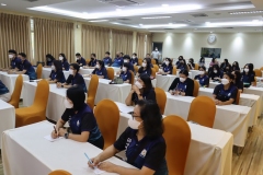 25670319-visitor-009