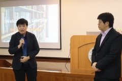 25670319-visitor-016