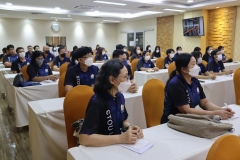 25670319-visitor-020