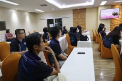 25670319-visitor-023