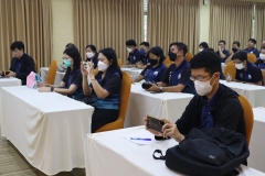 25670319-visitor-029