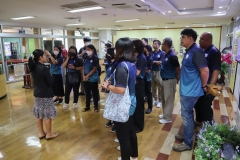 25670319-visitor-035