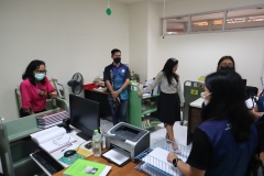 25670319-visitor-041