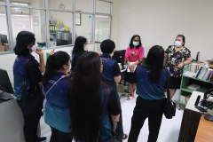 25670319-visitor-059